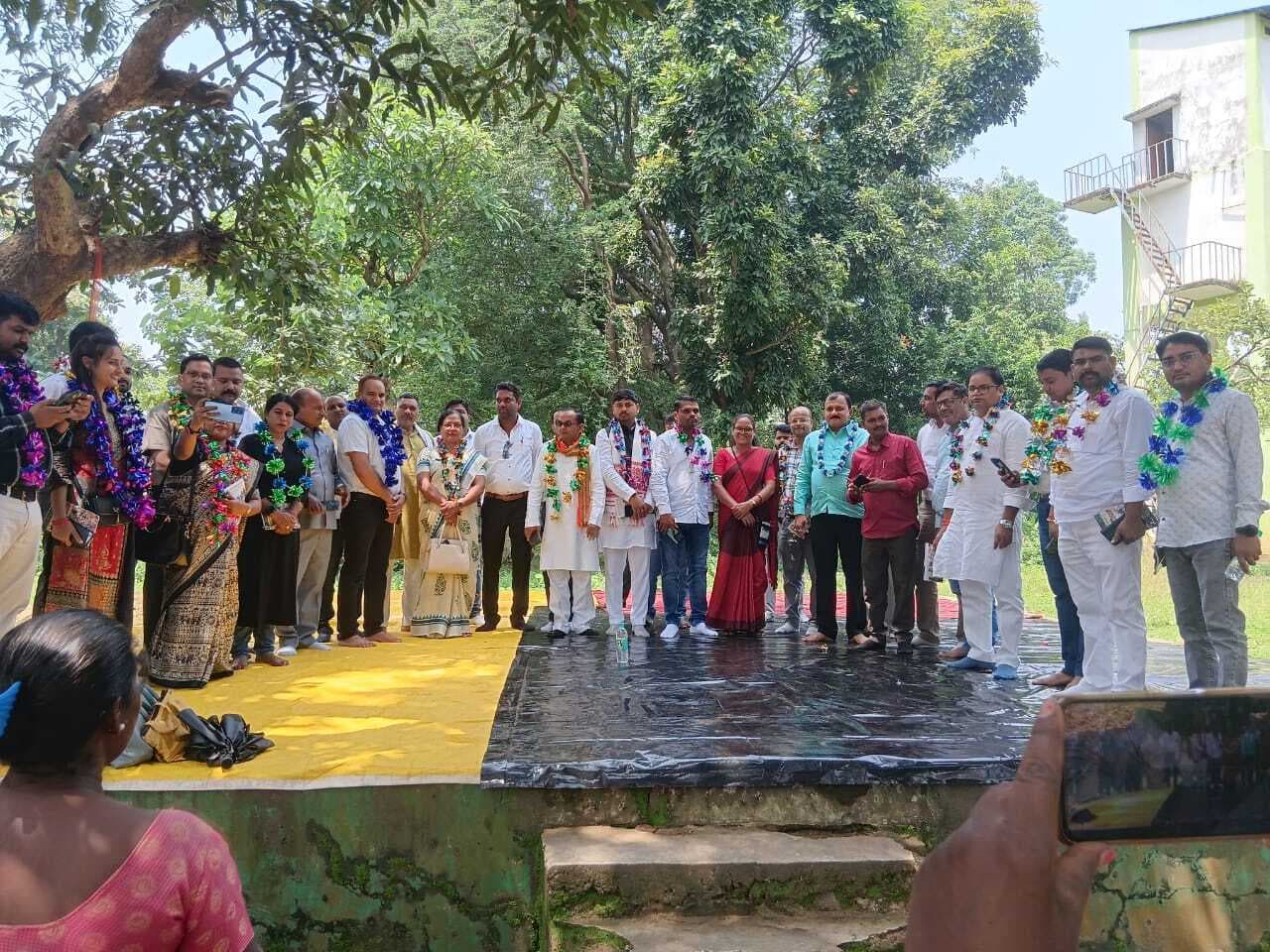 यूपी के पंचायती राज के अधिकारियों ने किया तोरपा का दौरा