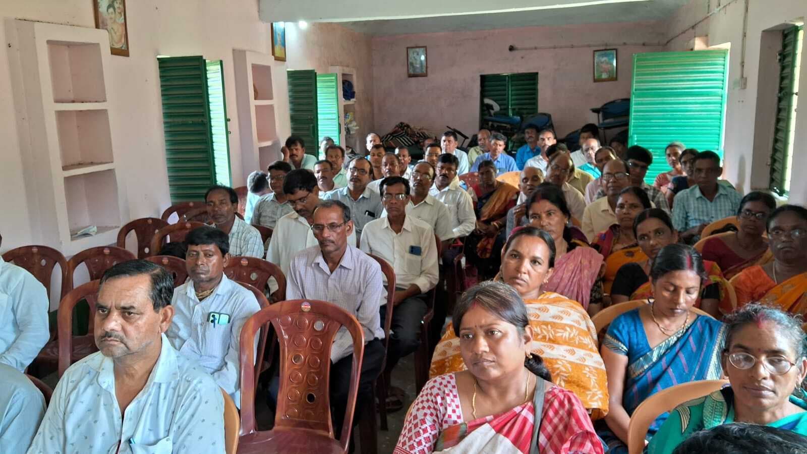 कुंडहित बीआरसी में मासिक गुरु गोष्ठी का किया गया आयोजन