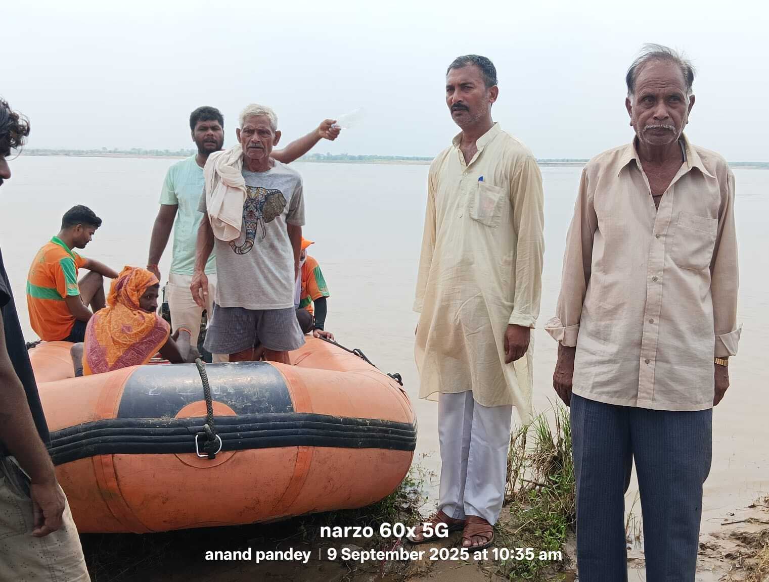 पितरों का जल देने के दौरान डूबे वृद्ध का दूसरे दिन भी नहीं मिला सुराग