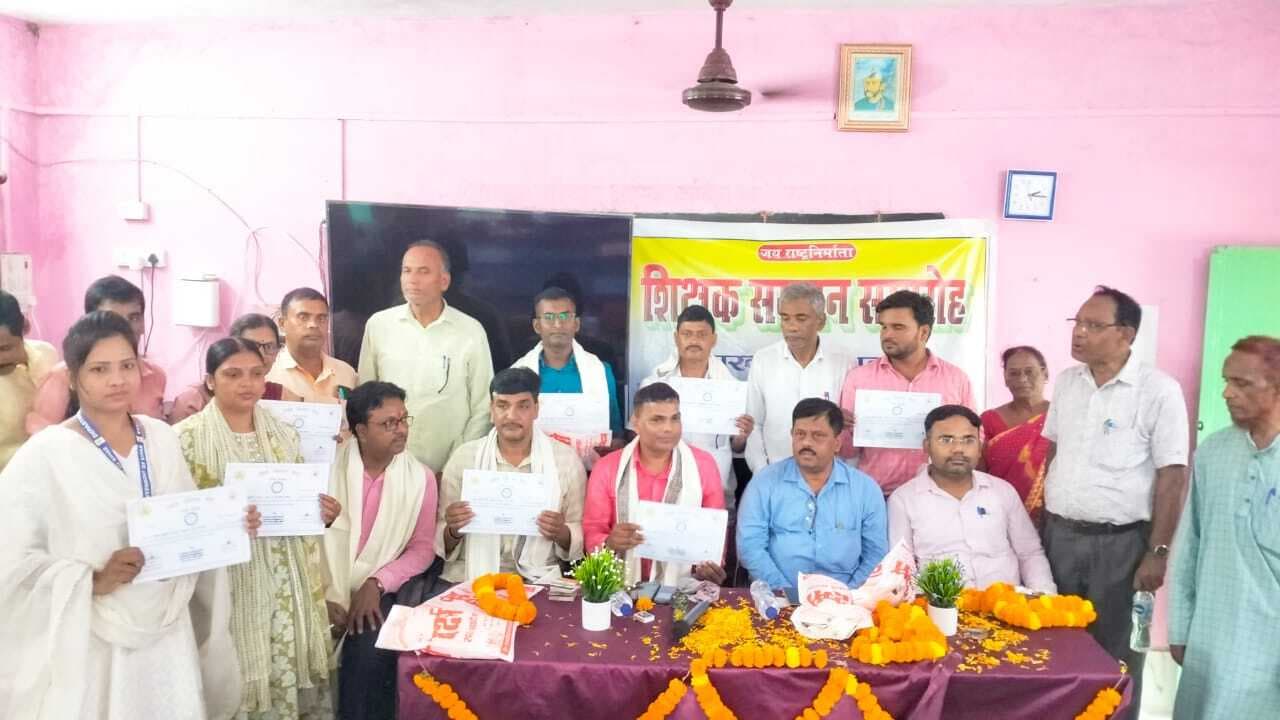 दावथ प्रोजेक्ट बालिका विद्यालय में शिक्षकों को किया गया सम्मानित