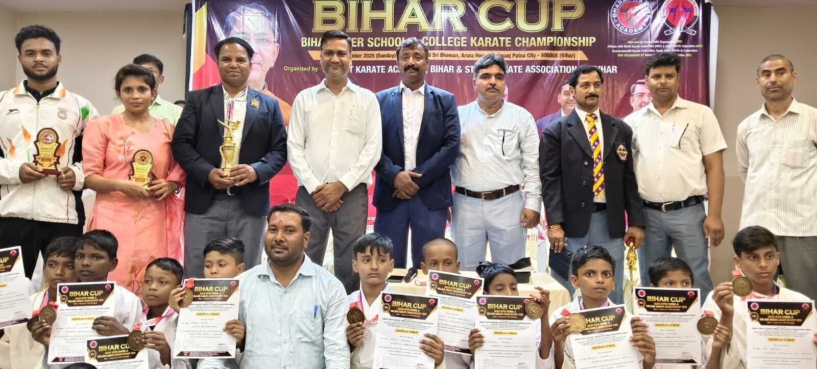 पटना में कराटे प्रतियोगिता में नरपतगंज ज्ञान ज्योति के 15 बच्चों को मिला पदक