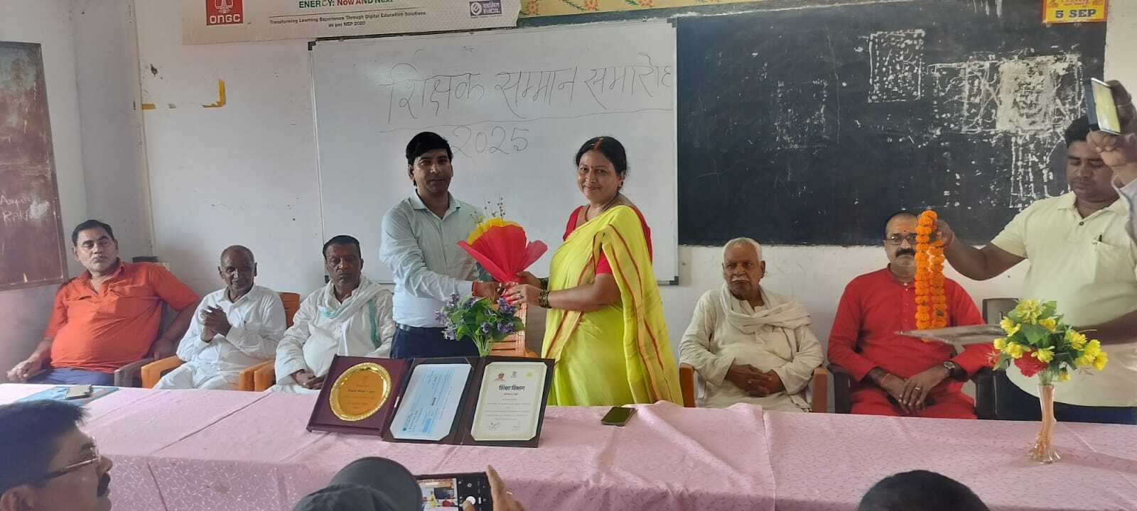 राजकीय शिक्षक सम्मान से सम्मानित शिक्षक यशपाल का विद्यालय में जोरदार स्वागत