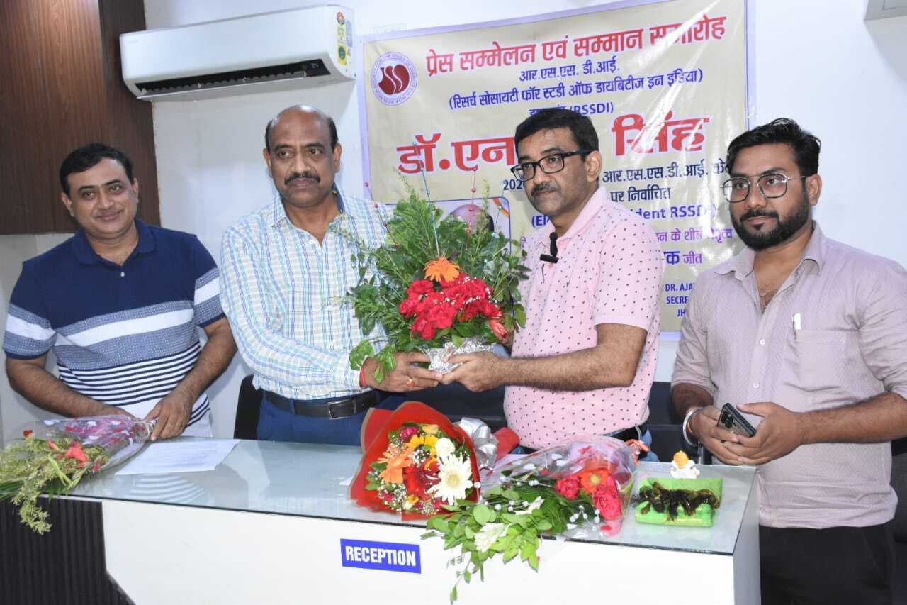 आरएसएसडीआइ का उपाध्यक्ष बनने पर सम्मानित किये गये डॉ एनके सिंह