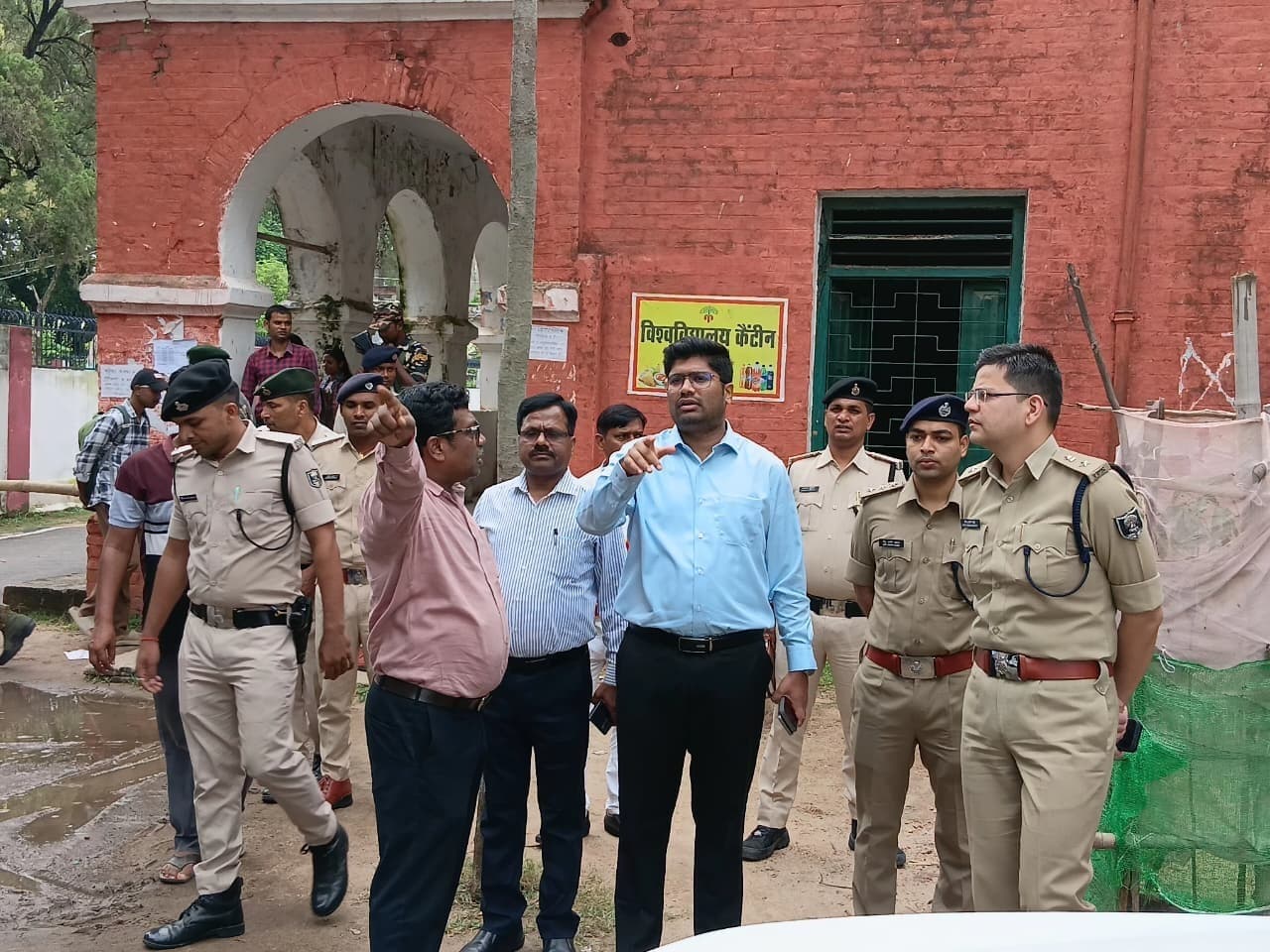 जिलाधिकारी ने वज्रगृह का किया निरीक्षण, दिये आवश्यक दिशा-निर्देश