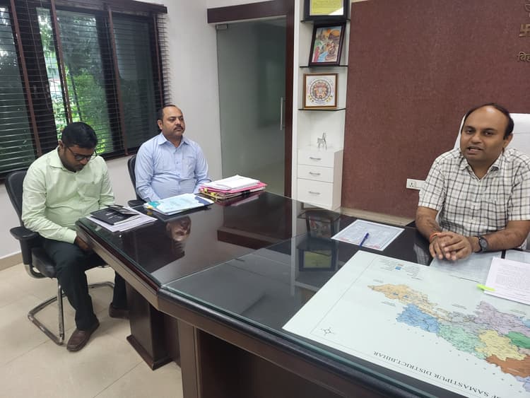 Samastipur News:मुख्यमंत्री महिला रोजगार योजना का लाभ लेने के लिये कोई शुल्क नहीं लगता : डीएम