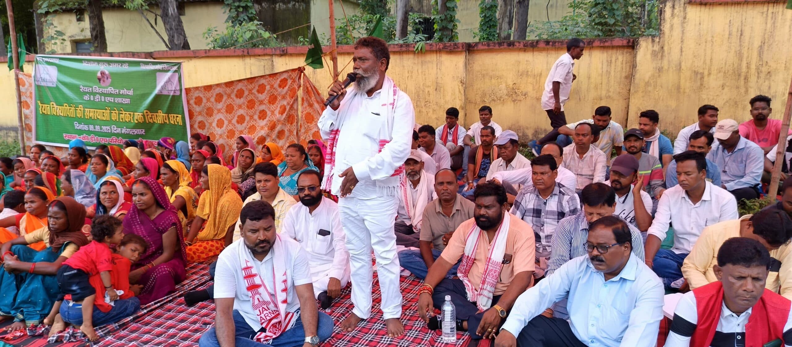 रैविमो ने केडीएच परियोजना कार्यालय के समक्ष दिया धरना, 14 सूत्री मांग पत्र सौंपे