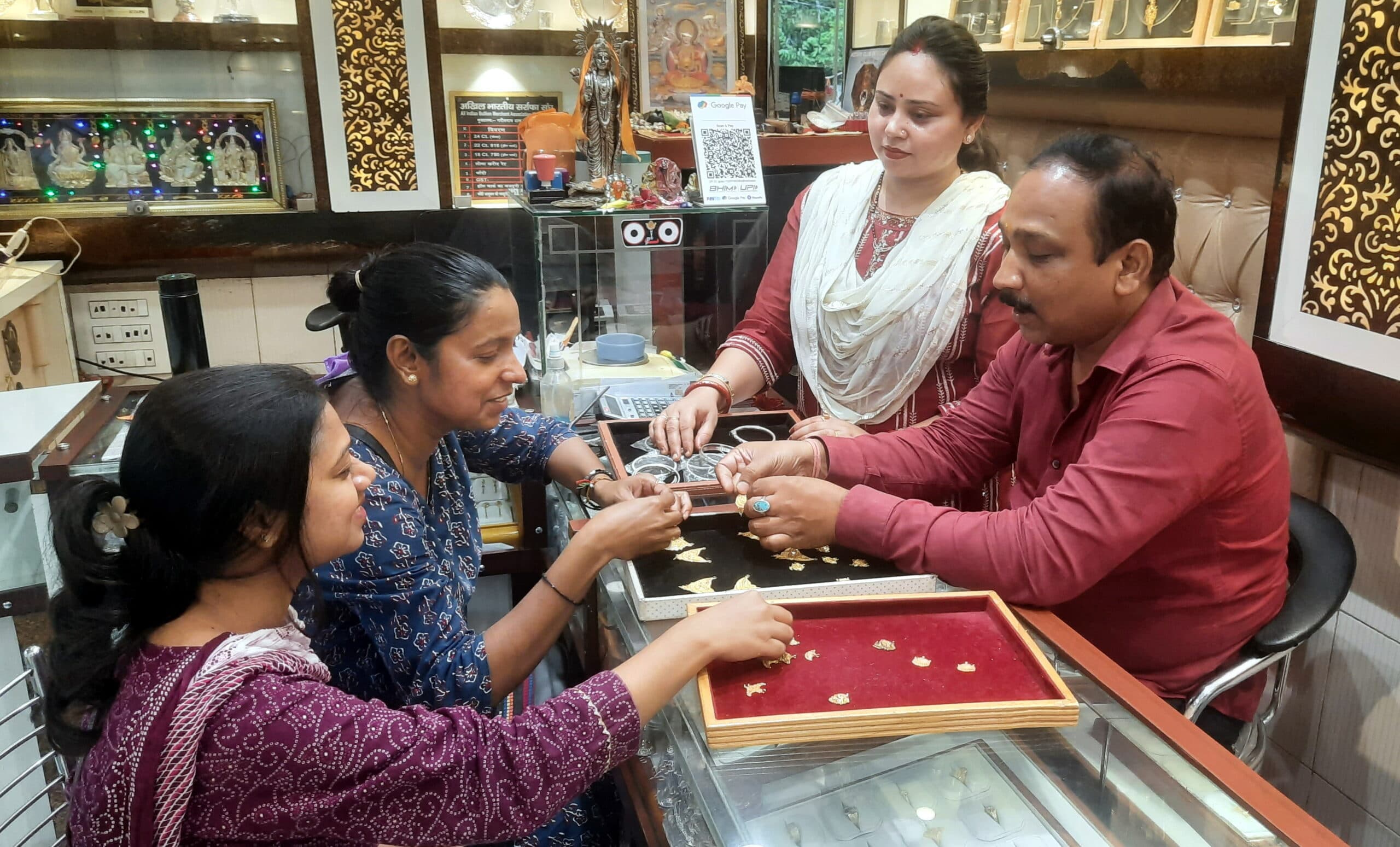 एक से दस ग्राम तक का जितिया का लॉकेट, दस हजार वाले की अधिक डिमांड