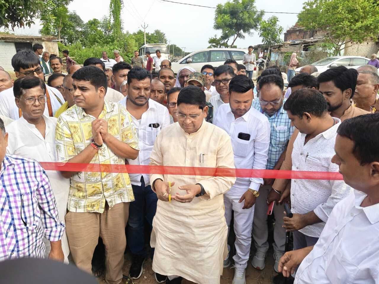 विधायक ने सड़क निर्माण कार्य का किया शिलान्यास