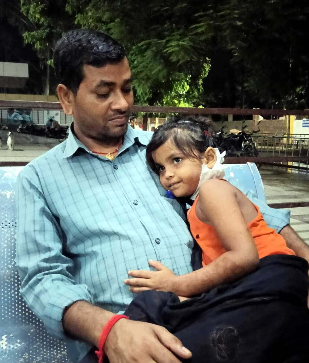 स्कूली बच्चों पर कुत्तों का हमला, 12 बच्चे घायल, चार की हालत गंभीर