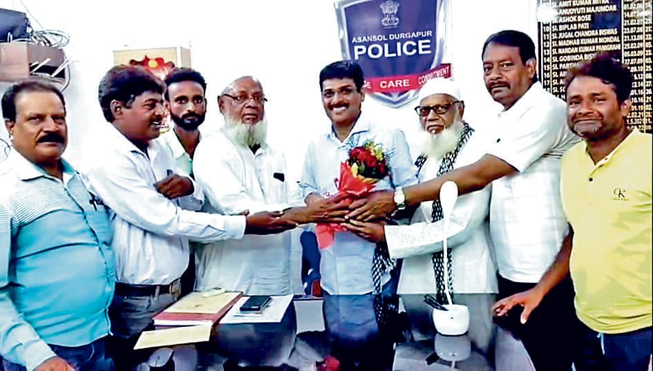 हत्याकांड में पुलिस की तत्परता को सराहा, चौकीदार सम्मानित