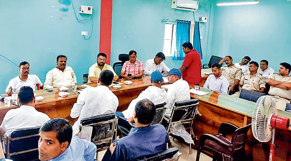 Hajipur News : 20 सूत्री बैठक से गायब रहे कई पदाधिकारी, अध्यक्ष और सदस्य