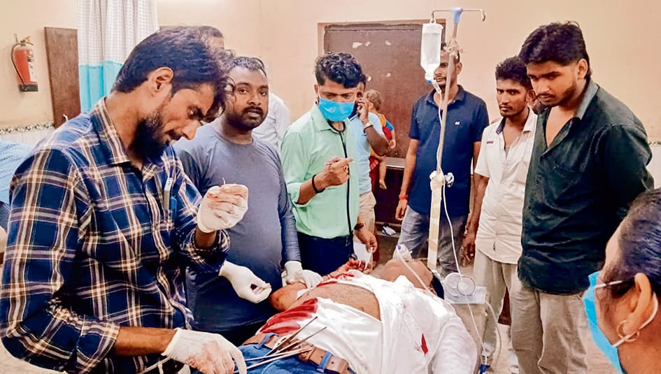 Gopalganj News : गोपालगंज में अपराधियों ने पूर्व पार्षद से लूटी चेन, विरोध पर चाकू मारकर किया घायल