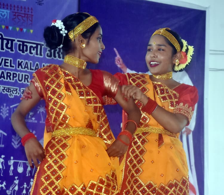 कला उत्सव में छात्रों की प्रतिभाओं का जलवा : मुखर्जी सेमिनरी का रहा दबदबा