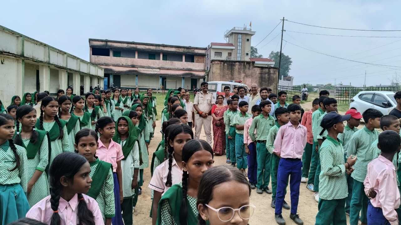 Bokaro News : पुलिस ने विद्यार्थियों को किया जागरूक