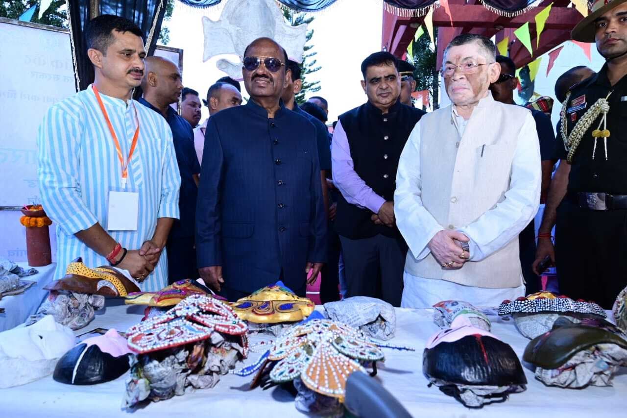 Seraikela Kharsawan News : सरायकेला छऊ मुखौटों ने रांची में बिखेरी सांस्कृतिक छटा