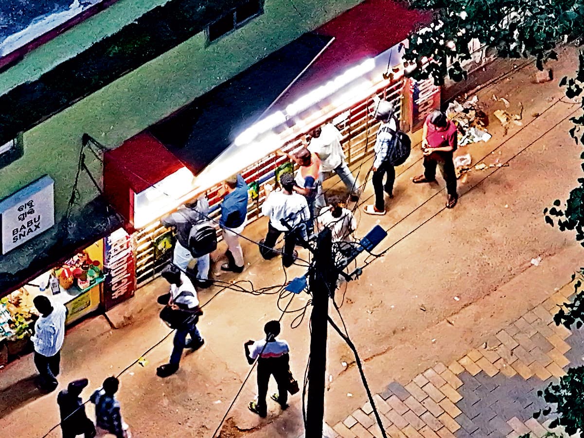 Rourkela News : खुलेआम शराब पीनेवालों पर आसमान से नजर रख रही है पुलिस, 11 शराबी गिरफ्तार