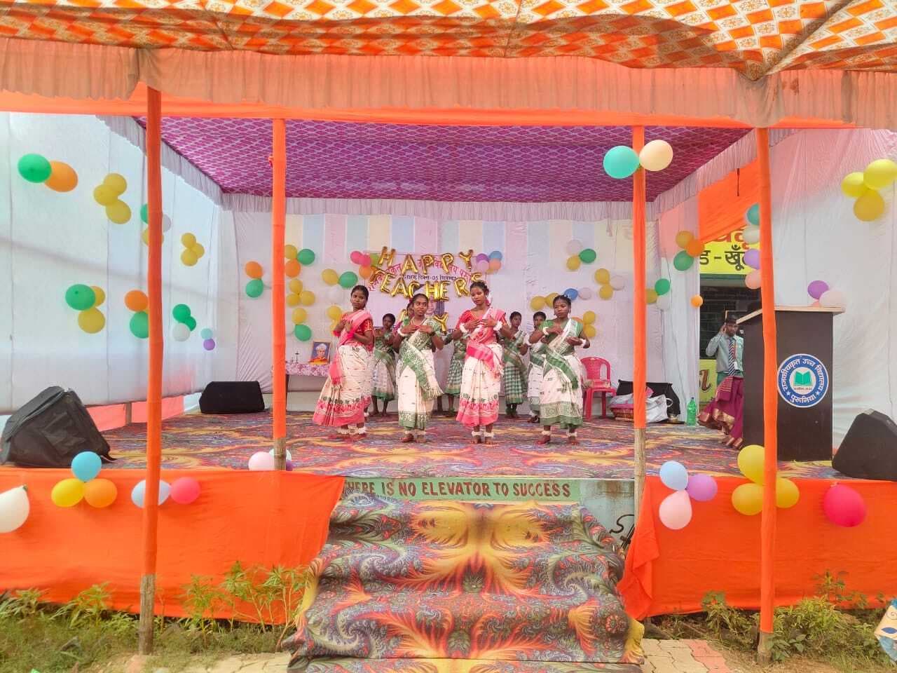 Chaibasa News : मंजिल उन्हीं को मिलती है, जो विचलित नहीं होते