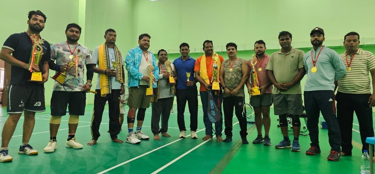 Chaibasa News : मैत्रीपूर्ण मुकाबले में युवा शटलर चमके