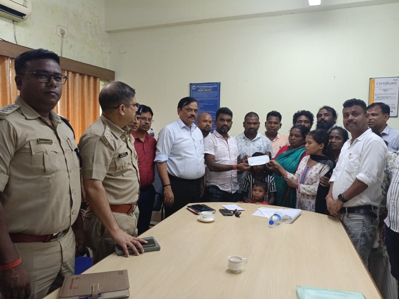 East Singhbhum News : परिवार को ~30 लाख का मुआवजा मिला, पत्नी को स्थायी नौकरी मिलेगी