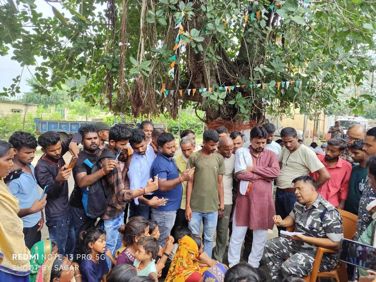 Giridih News: दो महिलाओं की हत्या के विरोध में गावां थाना के समक्ष उग्र प्रदर्शन