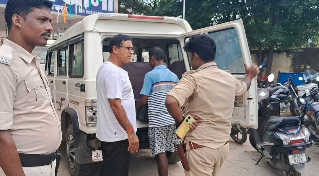 बोलेरो से तीन पेटी शराब जब्त, वाहन मालिक फरार