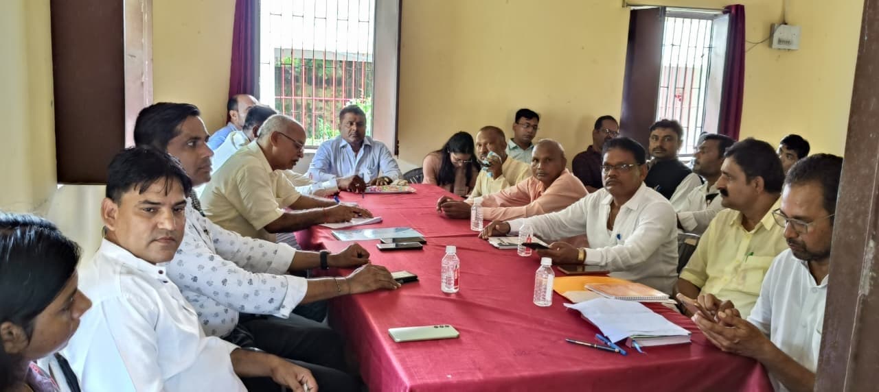 बीस सूत्री की बैठक में लंबित विकास कार्यों को जल्द पूरा करने का प्रस्ताव