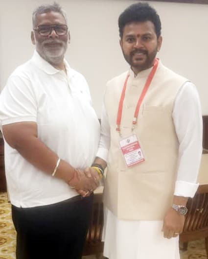 केंद्रीय नागरिक उड्डयन मंत्री से मिले सांसद, कहा-दिल्ली से भी होगी इंडिगो की फ्लाइट