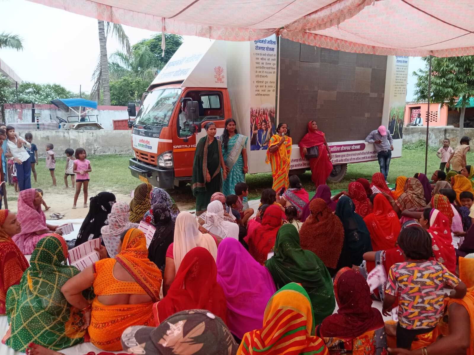 जीविका दीदियों की बैठक में आत्मनिर्भरता पर जोर