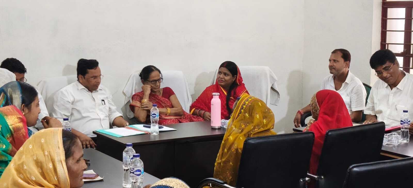 नप की बैठक में दुर्गा पूजा, दीपावली व छठ पर्व को लेकर साफ-सफाई व रौशनी की समुचित व्यवस्था पर दिया बल