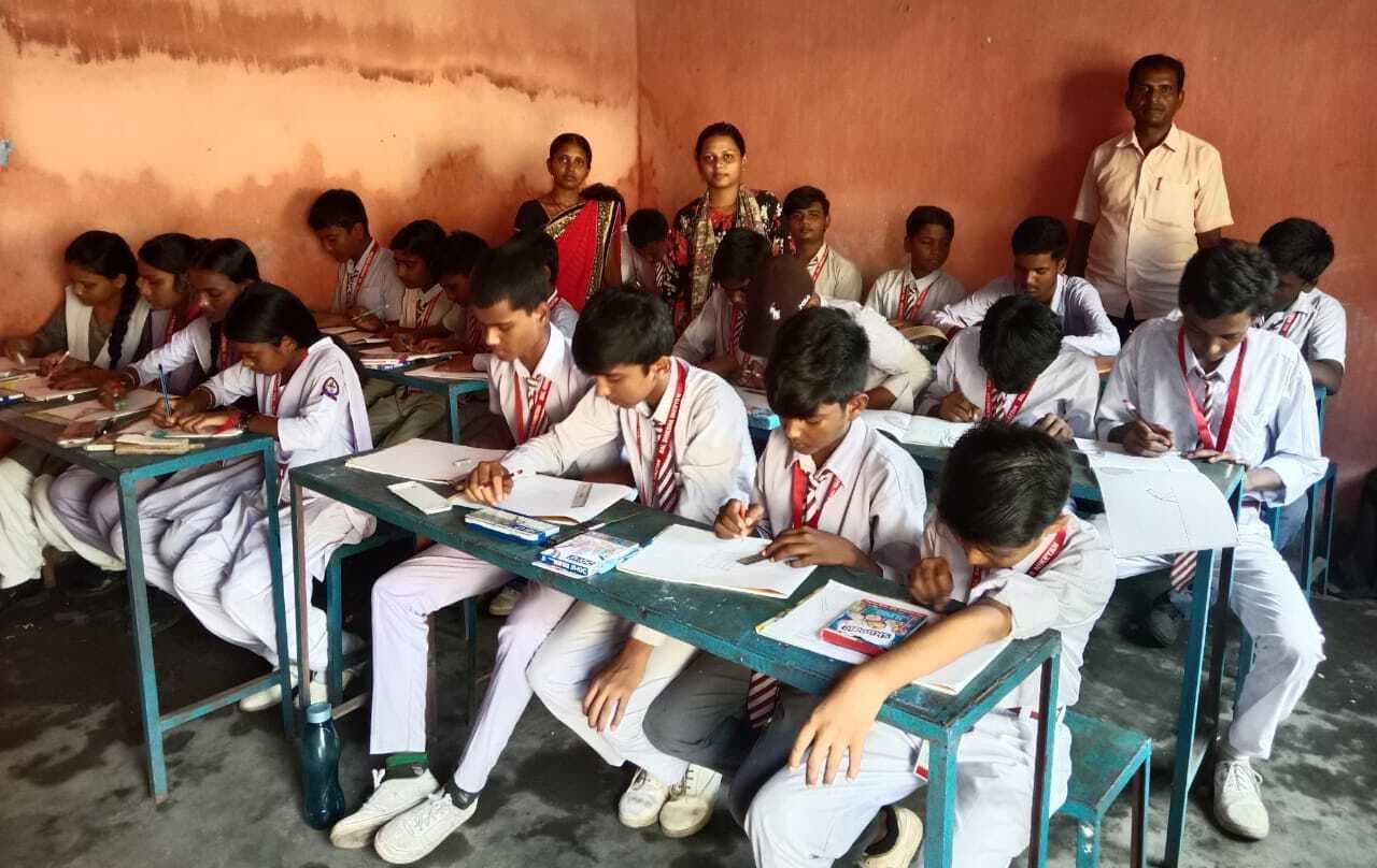 Dhanbad News : बाल शिक्षा निकेतन में चित्रकला प्रतियोगिता