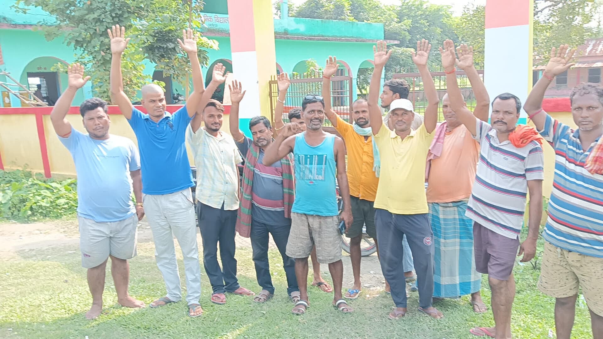 ग्रामीणों ने एचएम के खिलाफ किया विरोध प्रदर्शन