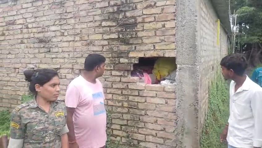 Samastipur News:गोदाम में सेंध लगाकर लाखों रुपये मूल्य के डीजे साउंड का सामान चोरी