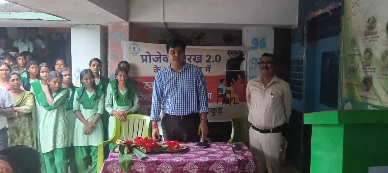 बच्चों की गतिविधियों, व्यवहार और दिनचर्या पर विशेष ध्यान दें अभिभावक: डीसी