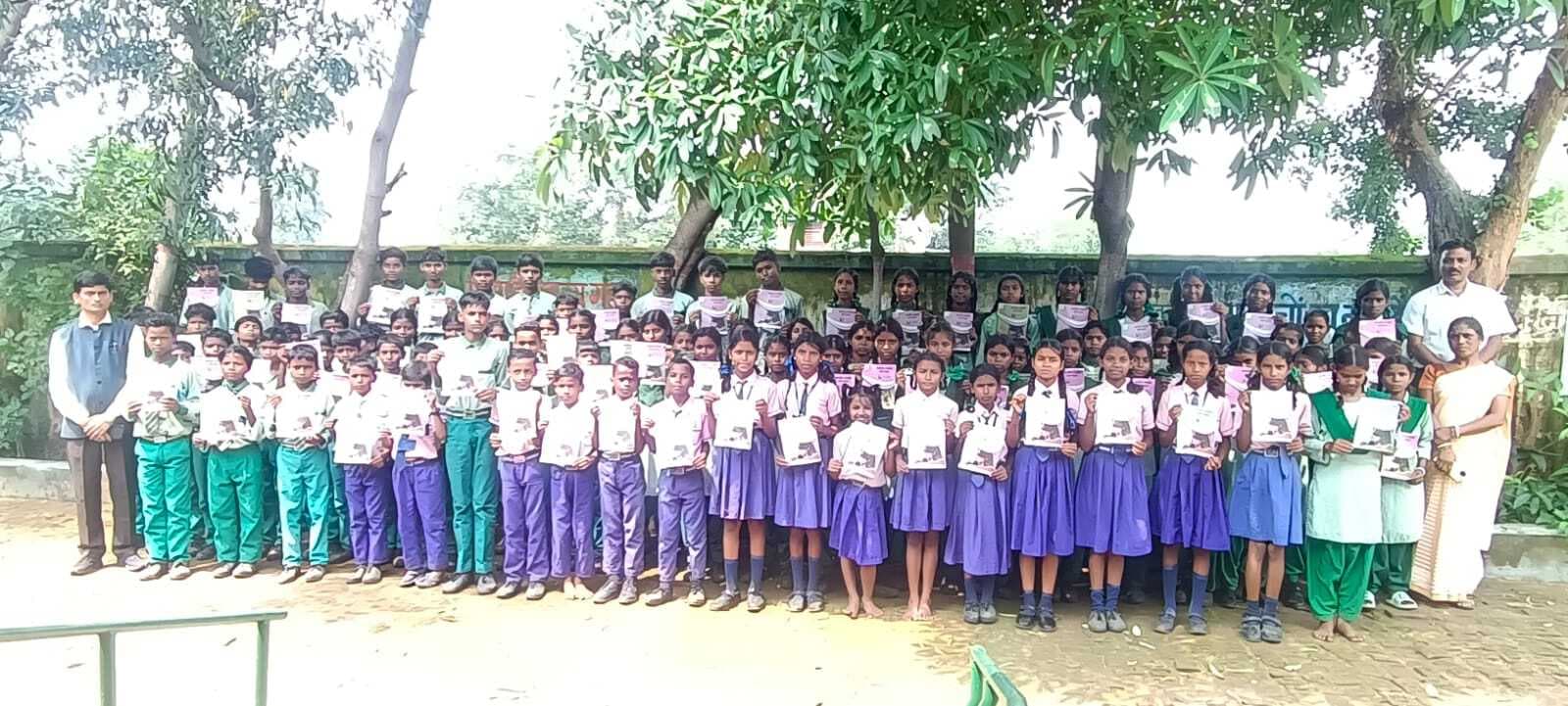 उमवि महावीर नगर में भारतीय संस्कृति ज्ञान परीक्षा को लेकर पुस्तक का वितरण