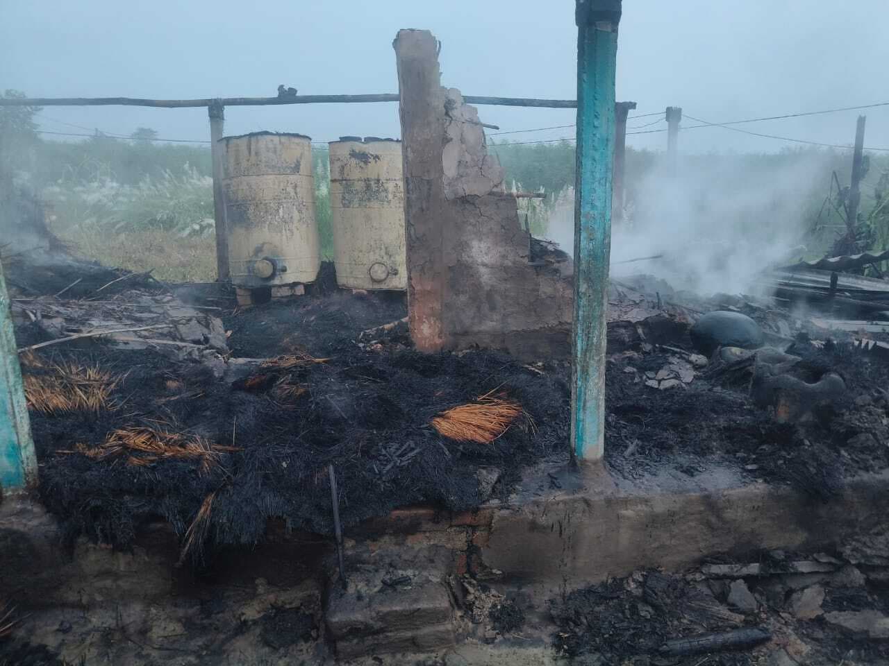 आग में पांच घर जलकर राख, लाखों के सामान जले