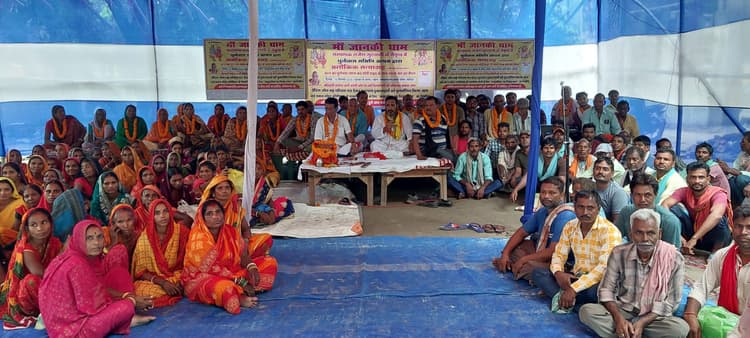 कटाव पीड़ितों को बसाने की मांग को आमरण अनशन शुरू