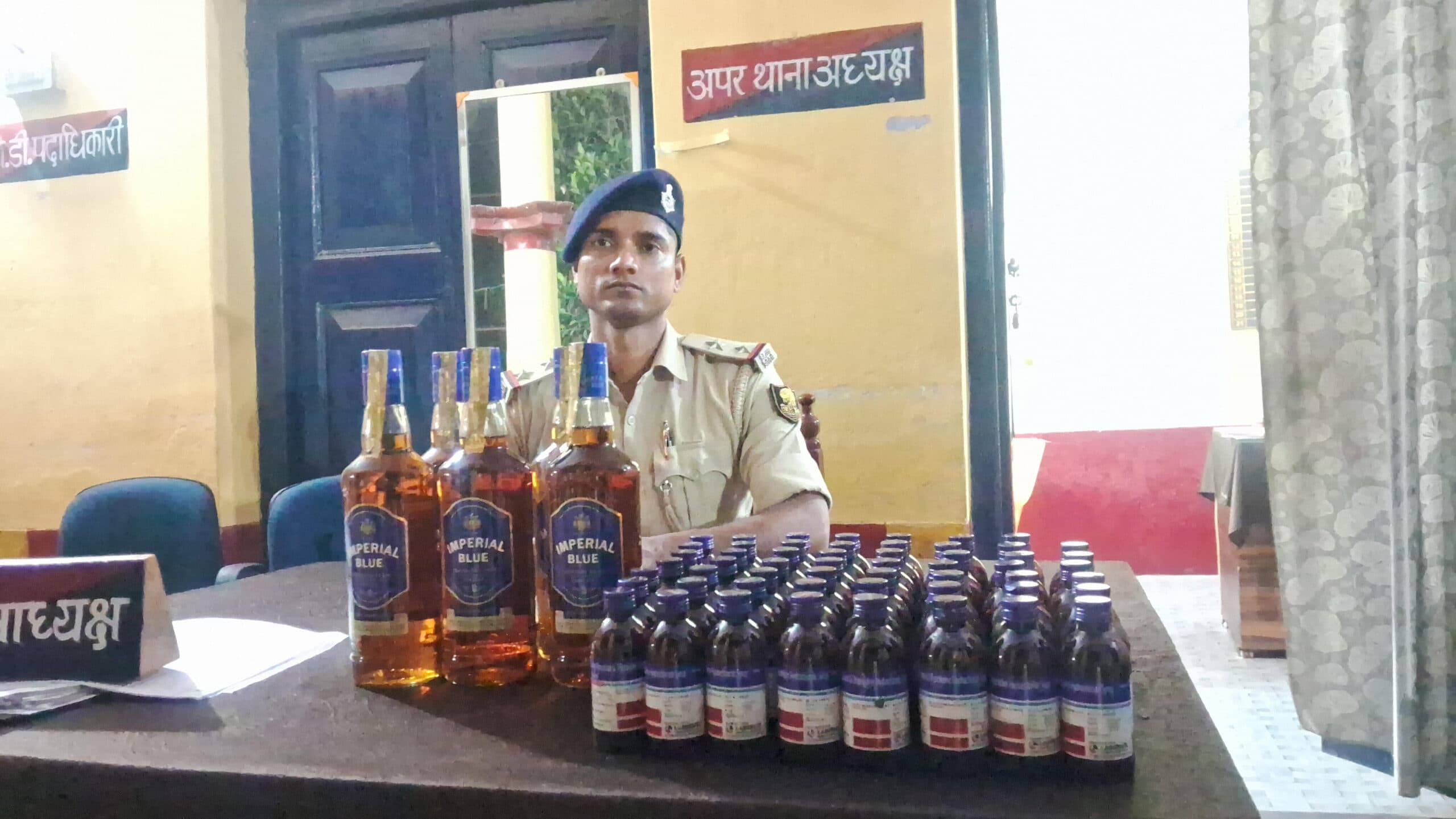 55 बोतल कफ सिरप व पांच बोतल शराब जब्त