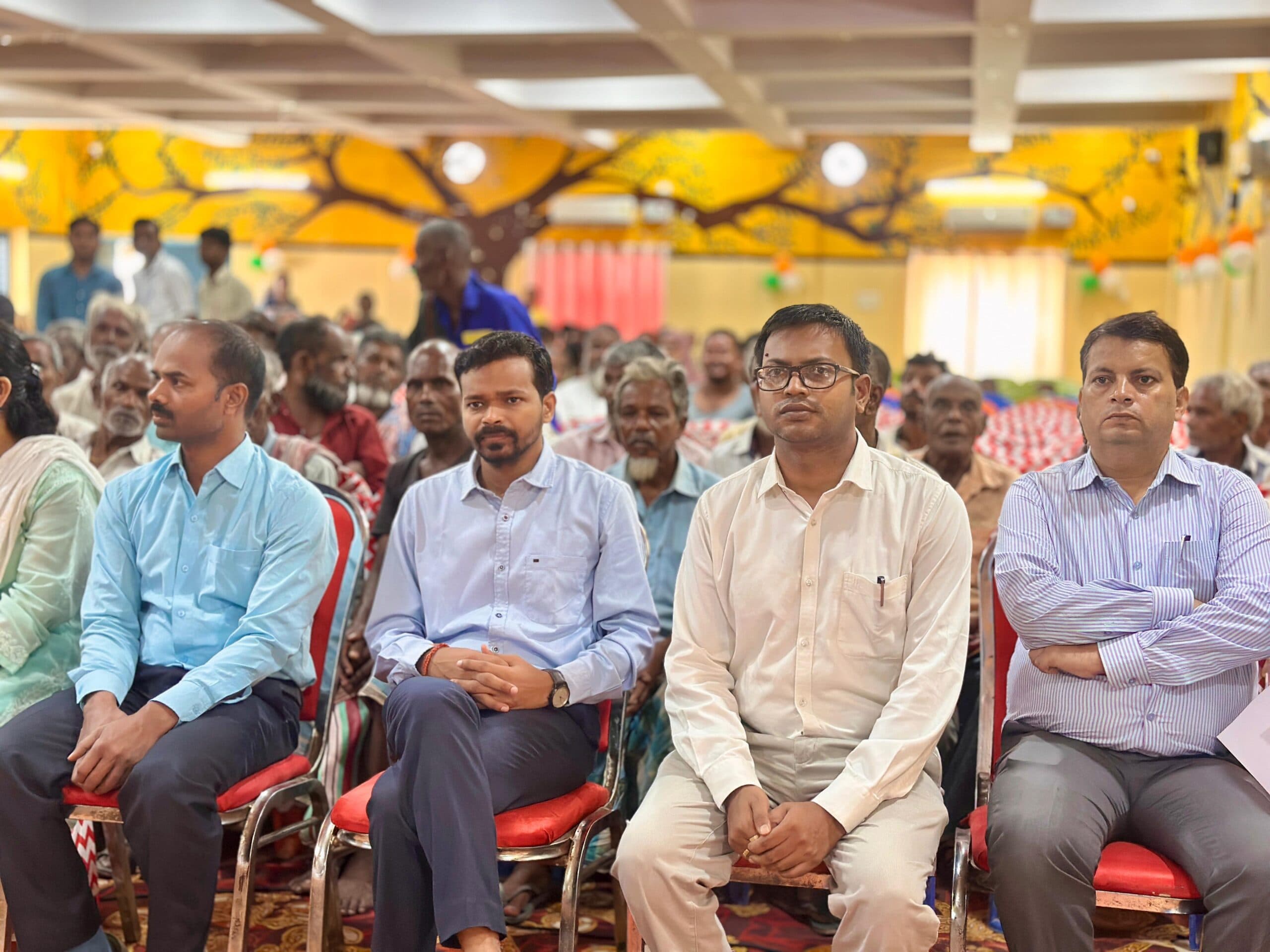 सभी पात्र लाभुकों तक योजनाओं का लाभ पहुंचाना मेरा संकल्प: डीएम