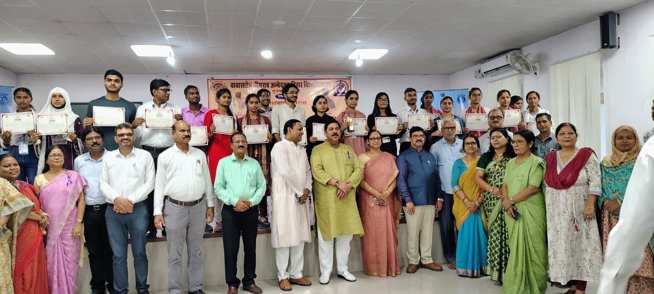 भाषणों में बताया आकाशवाणी के 90 साल का सफरनामा