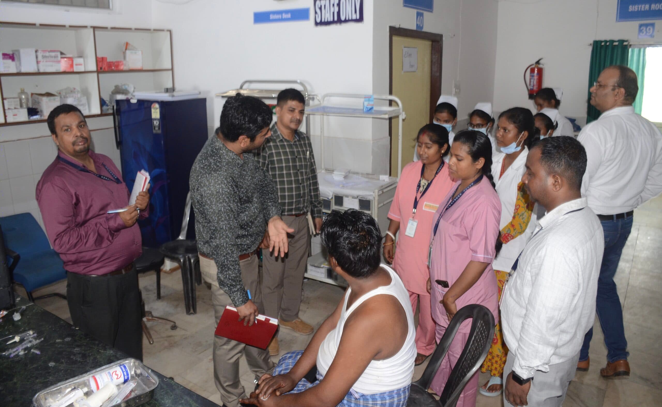 Dhanbad News : एमटीसी में नर्सें नहीं जानती थीं उपकरणों के नाम, सेंट्रल स्टोर में मिली कई खामियां