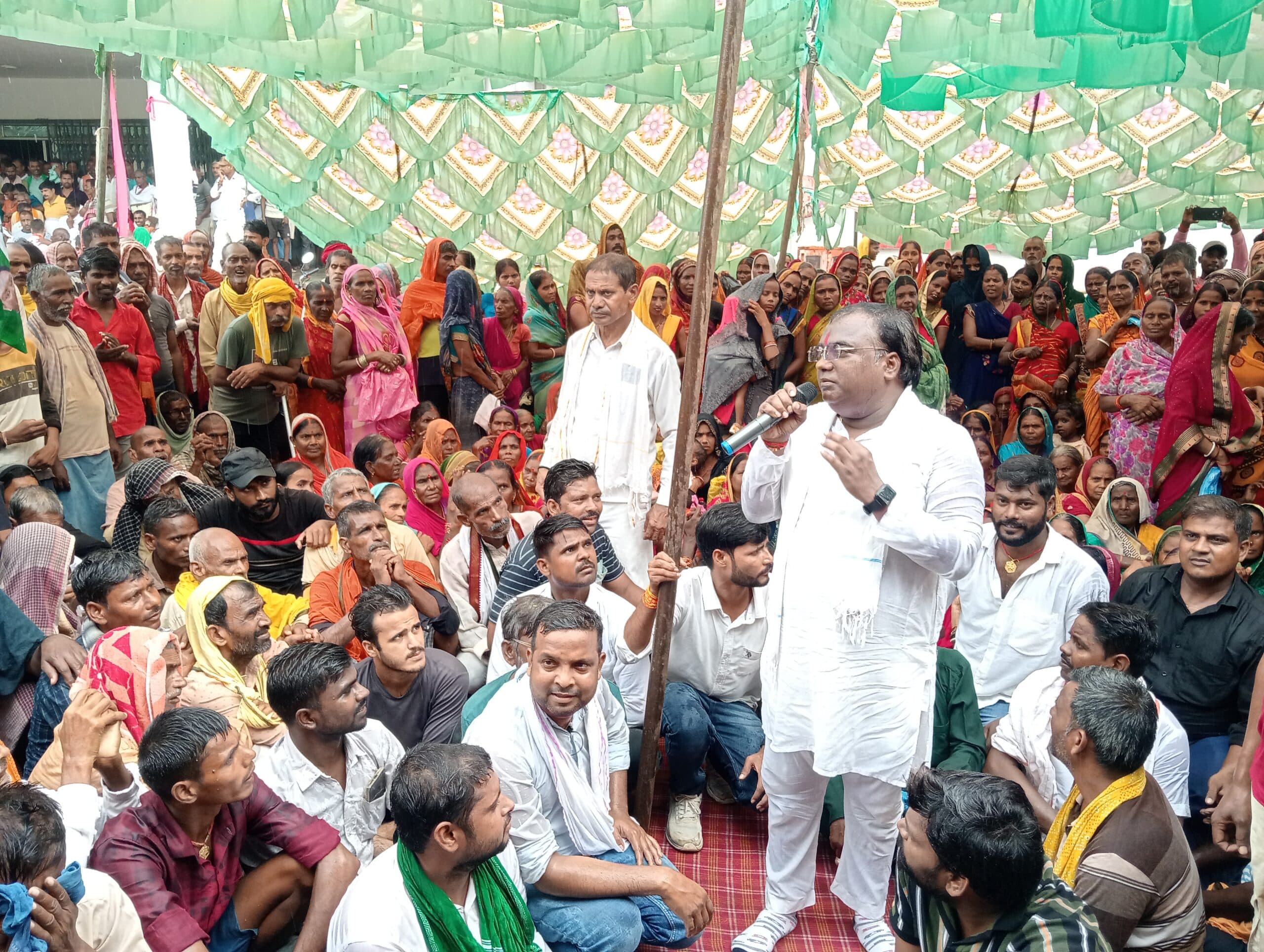 आठ सूत्री मांगों को लेकर राजद ने दिया एक दिवसीय धरना