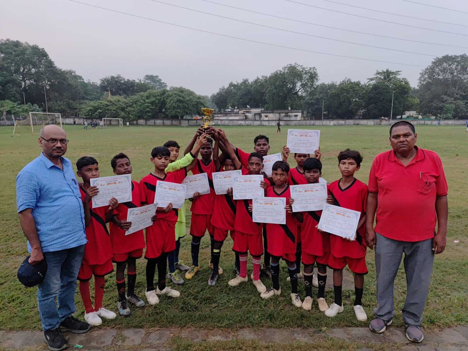 Khelo jharkhand block level football tournament : केरुआडुंगरी पंचायत की टीम ने जीता खिताब