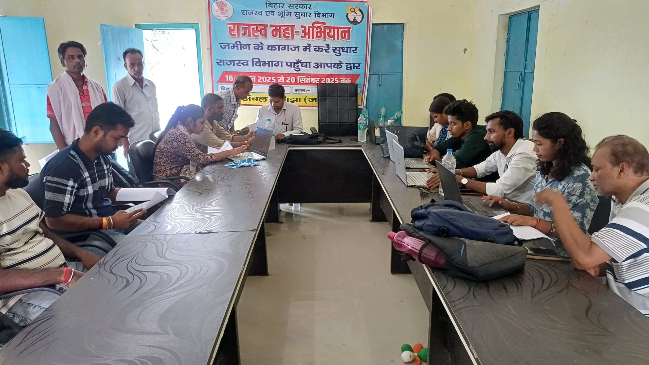 खुरंडा पंचायत में निर्धारित तिथि से पहले सर्वे कैंप लगाने से ग्रामीण नाराज