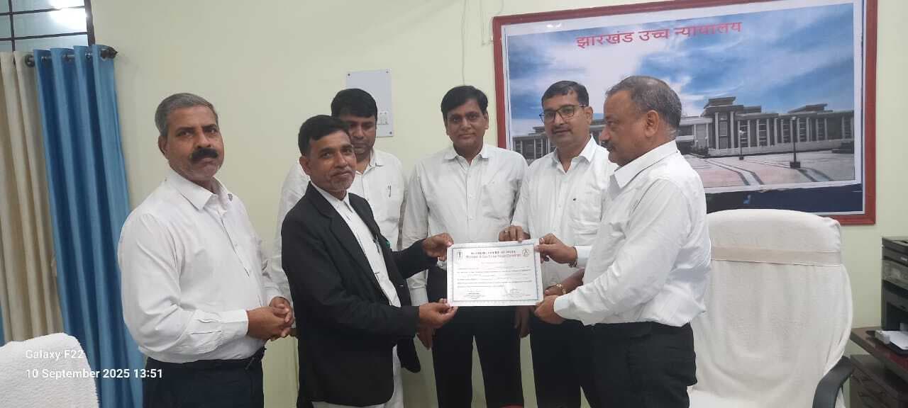 पीडीजे ने दो मेडिएटर को दिया मध्यस्थता प्रमाण-पत्र