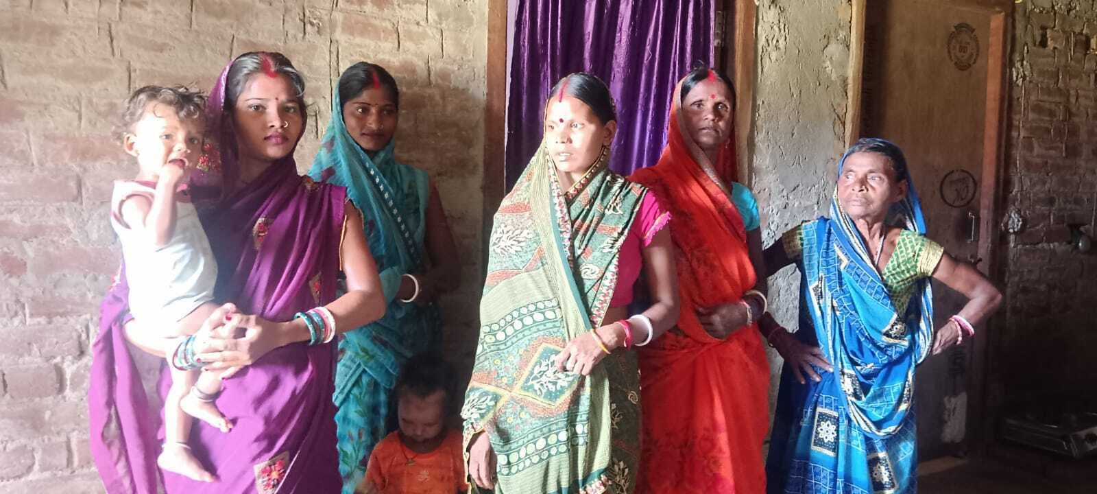 फॉर्म भरने के लिए  सीएम दीदी पर वसूली करने का आरोप