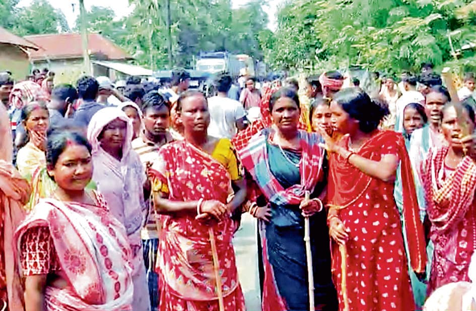 बालू ले जा रहे दो बालकों को पुलिस ले गयी थाने