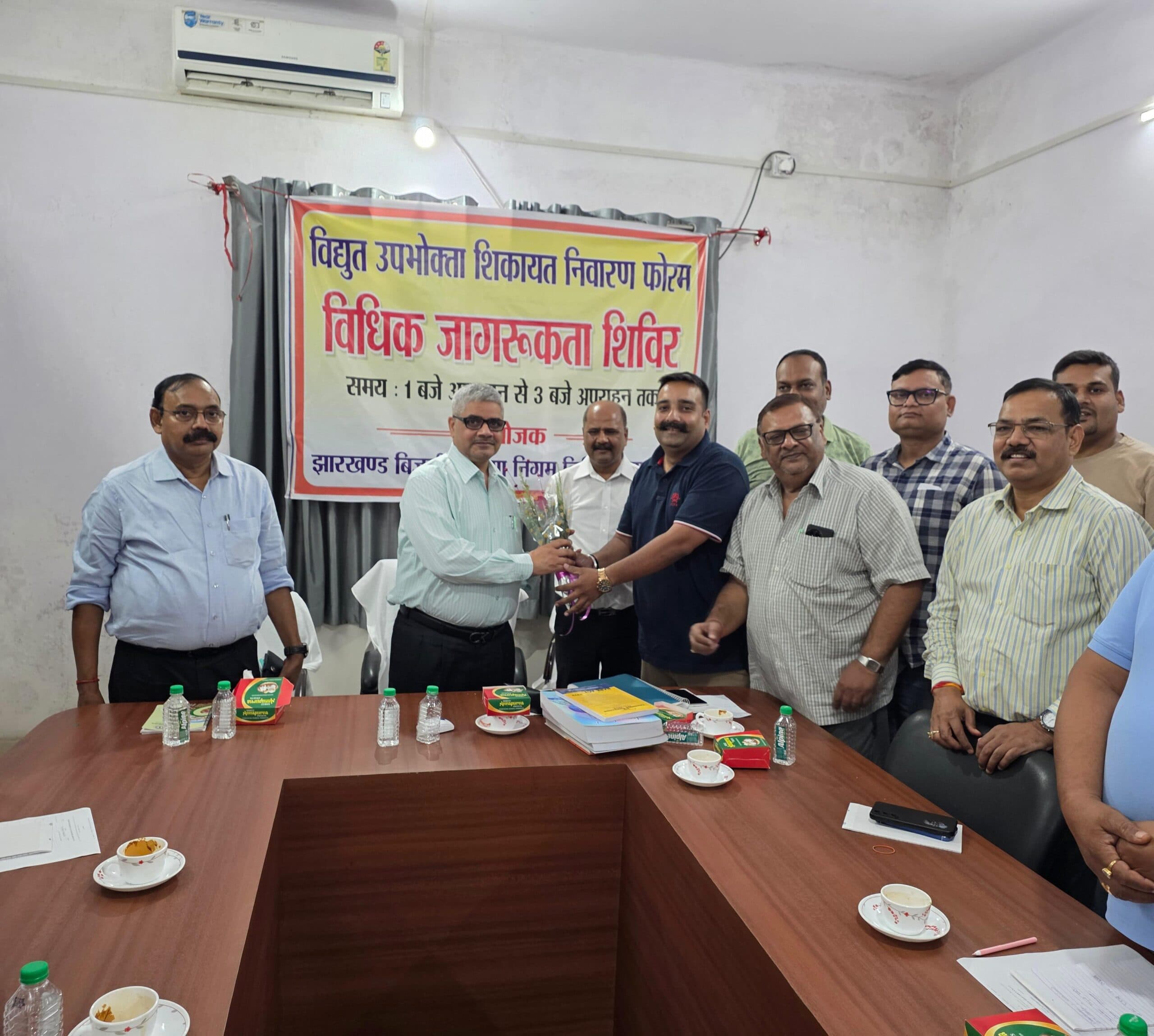 Chaibasa News : शिविर में 26 उपभोक्ताओं ने बिजली संबंधी शिकायतें रखीं