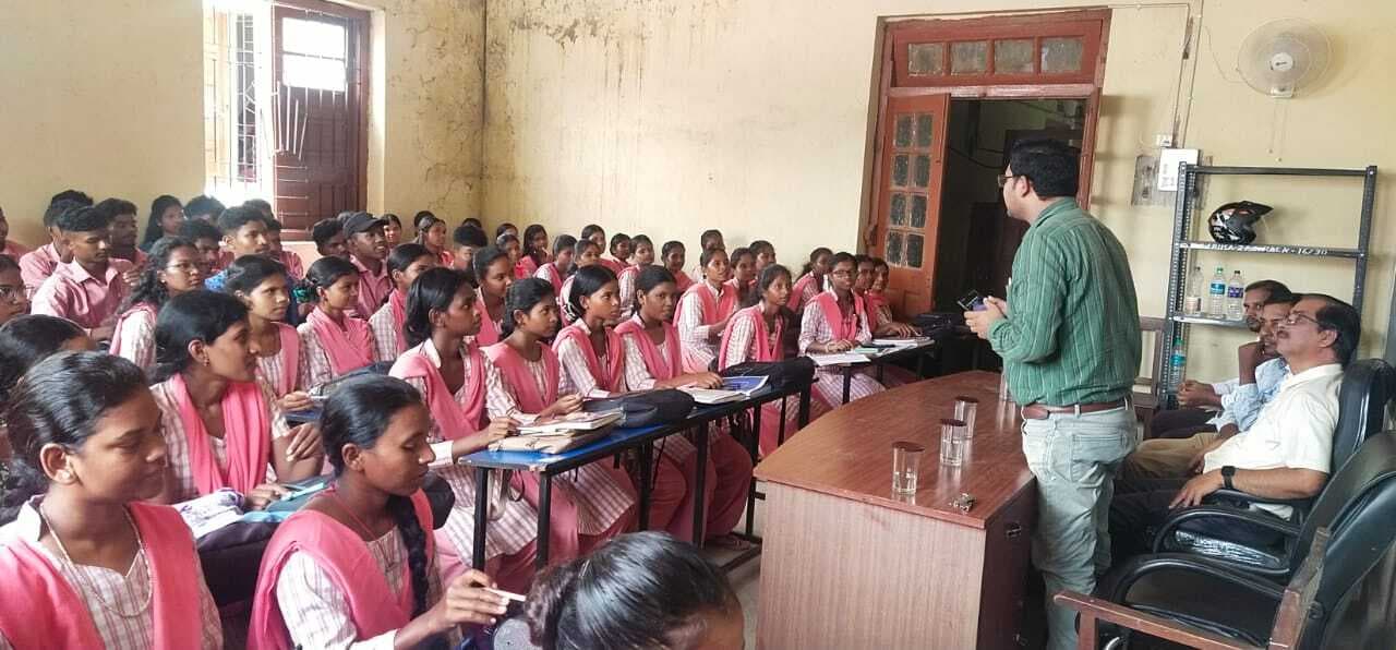 Chaibasa News : आत्महत्या रोकने को शैक्षणिक समुदाय में जागरुकता जरुरी