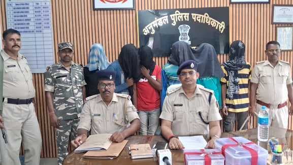 हथियार के साथ छह युवक गिरफ्तार, एक पिस्तौल, एक कट्टा व तीन जिंदा कारतूस बरामद