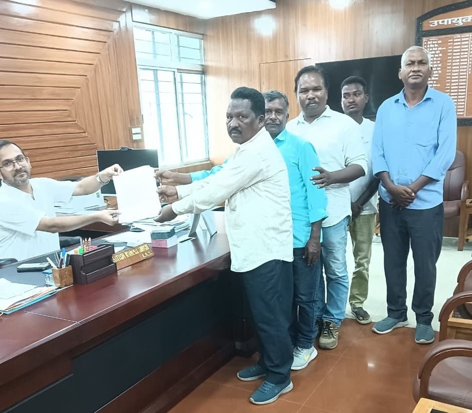 Seraikela Kharsawan News : खरसावां शहीद स्थल के प्रथम पुजारियों को मिले सम्मान